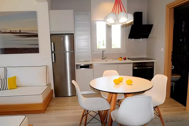 one bedroom suite dnevna soba
